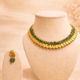 Traditional kaasu necklace with green beads