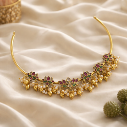 Pink petal pearl necklace