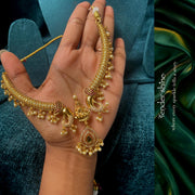 PEARLY HASTHAMALA NECKLACE